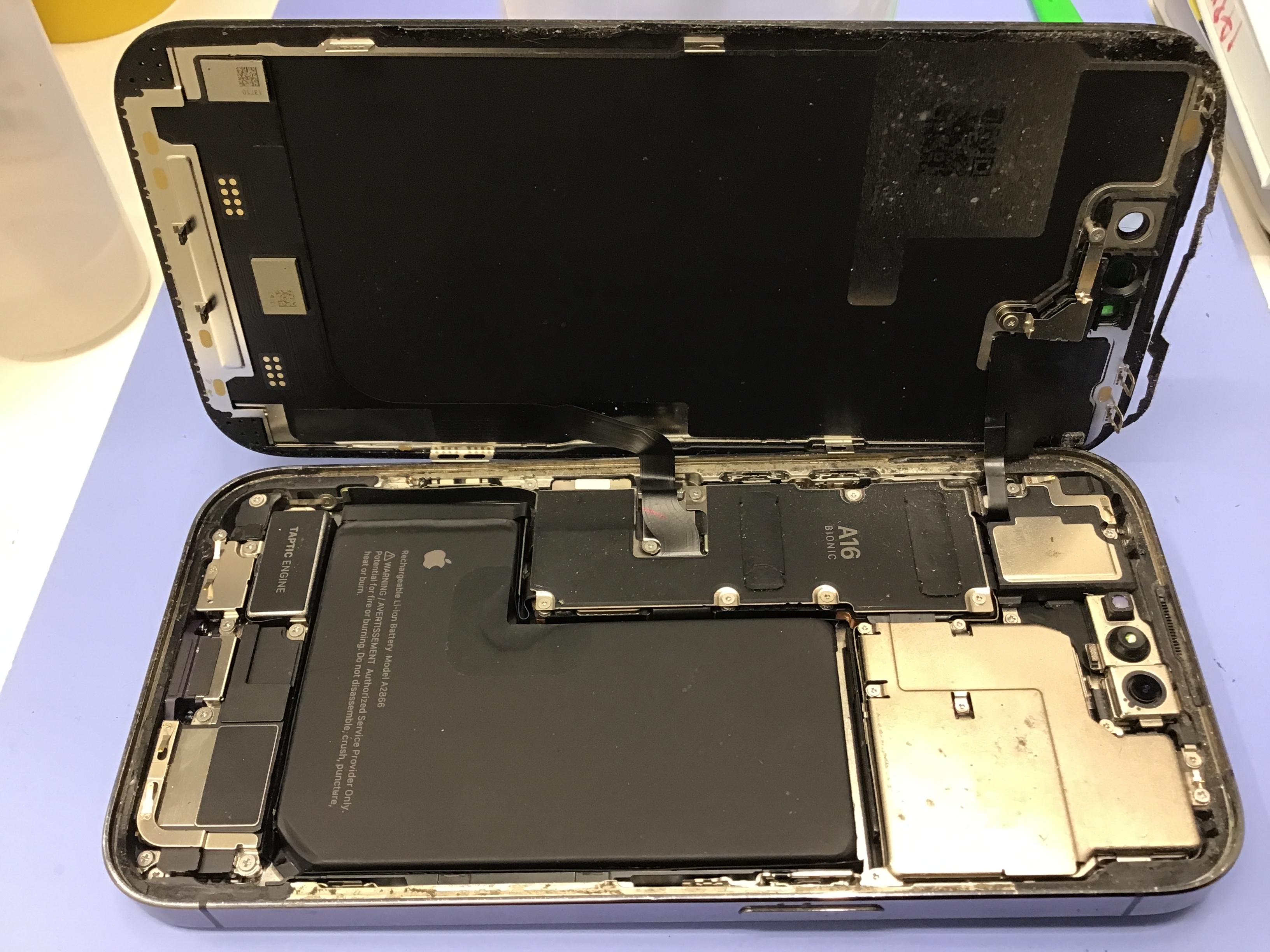 iPhone14Proのバッテリー修理　データをそのまま・最短即日修理のスマホ修理工房八王子オクトーレ店にご相談ください！