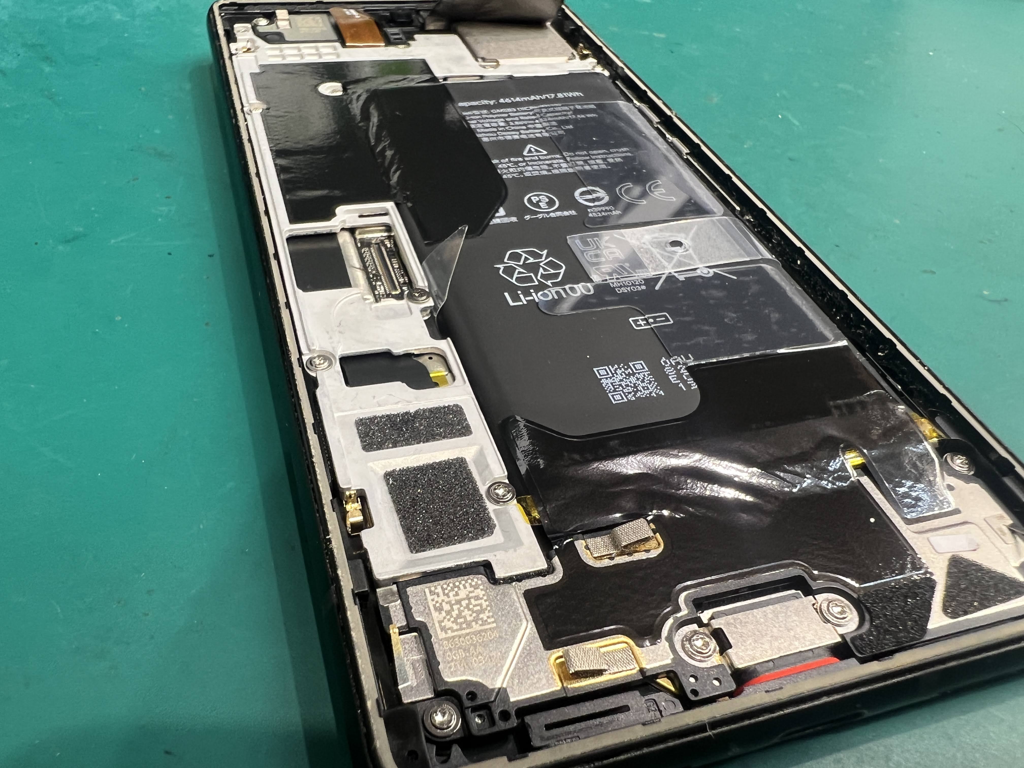 Google Pixel 6 バッテリー膨張で画面が浮いてきた｜バッテリー交換修理事例