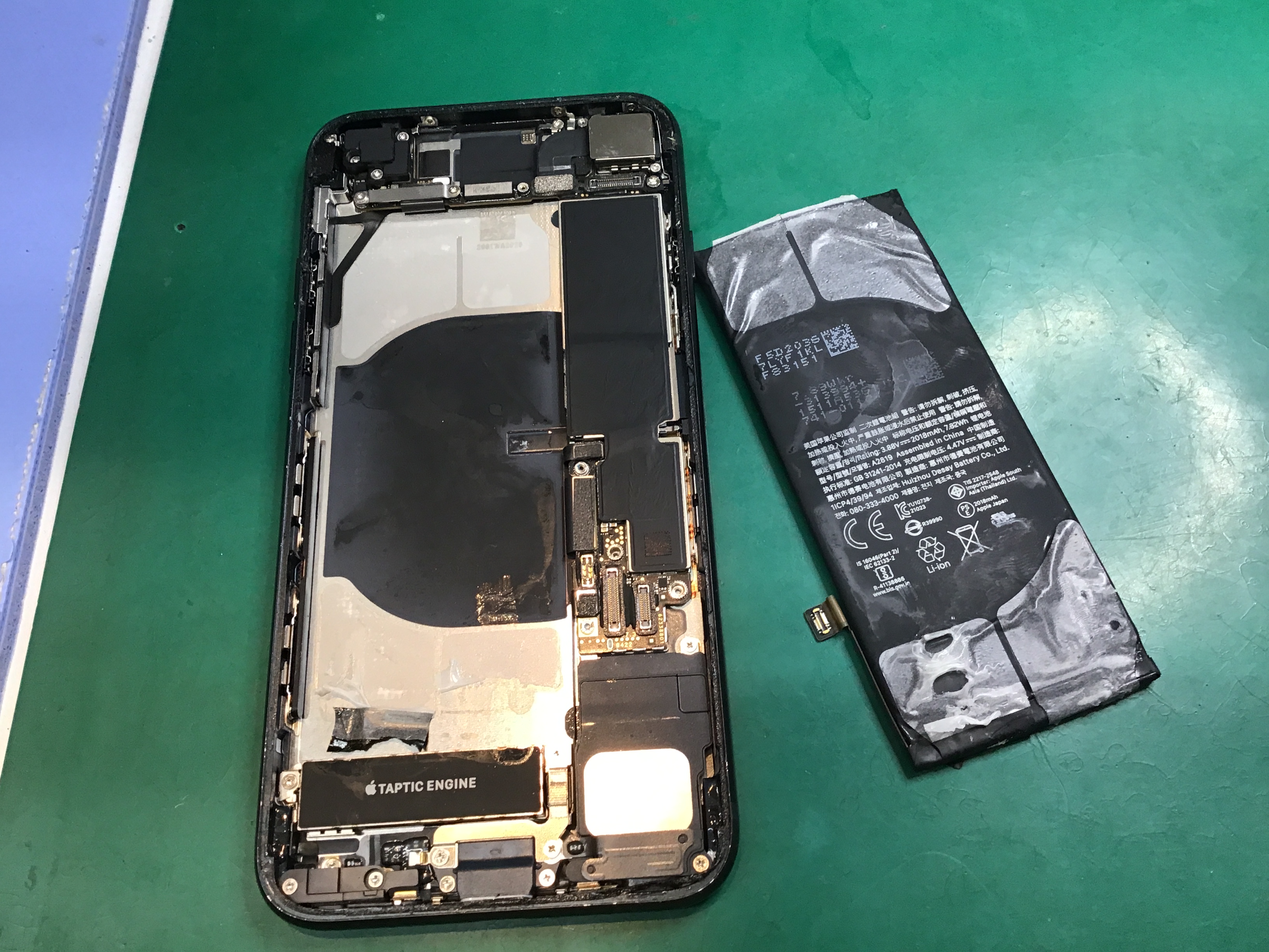 iPhoneのバッテリー交換は、データそのまま・即日修理のスマホ修理工房京王聖蹟桜ヶ丘ショッピングセンターB館店へ！
