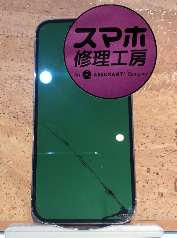 iPhone14Pro(アイフォン14プロ)の画面が緑一色...そんなときはスマホ修理工房 広島パルコ新館店へ！