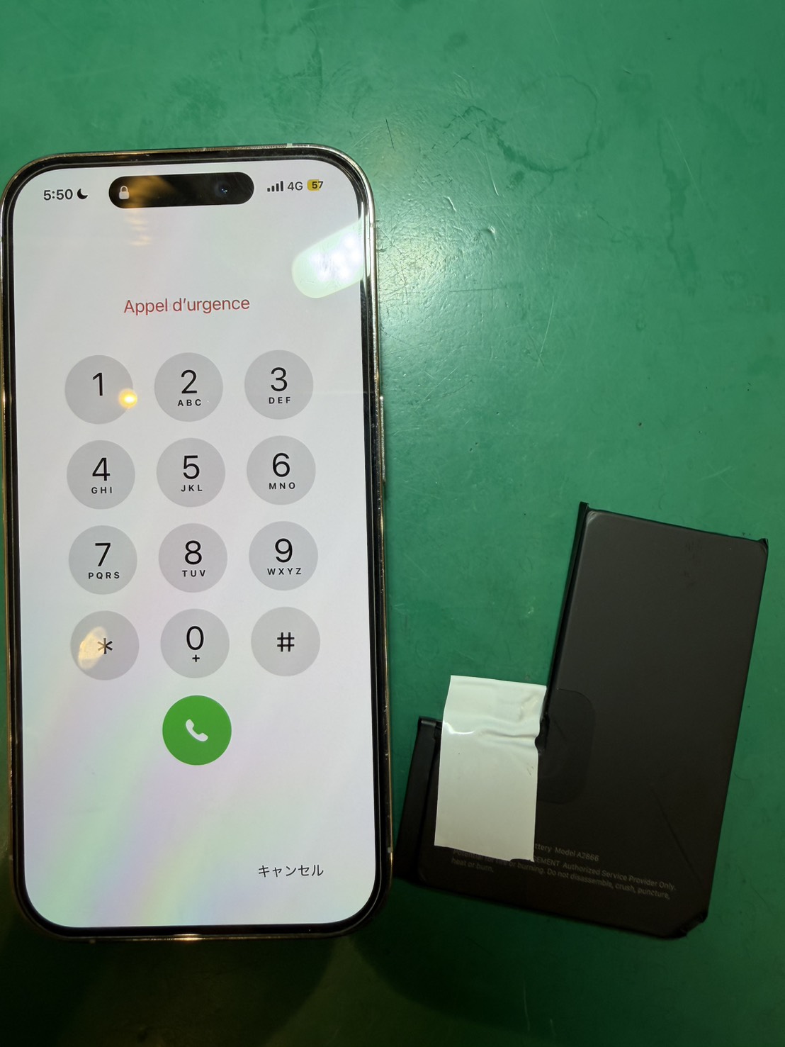 バッテリーが膨張してしまったiPhone14Proバッテリー交換を行いました！【スマホ修理工房荻窪タウンセブン店】