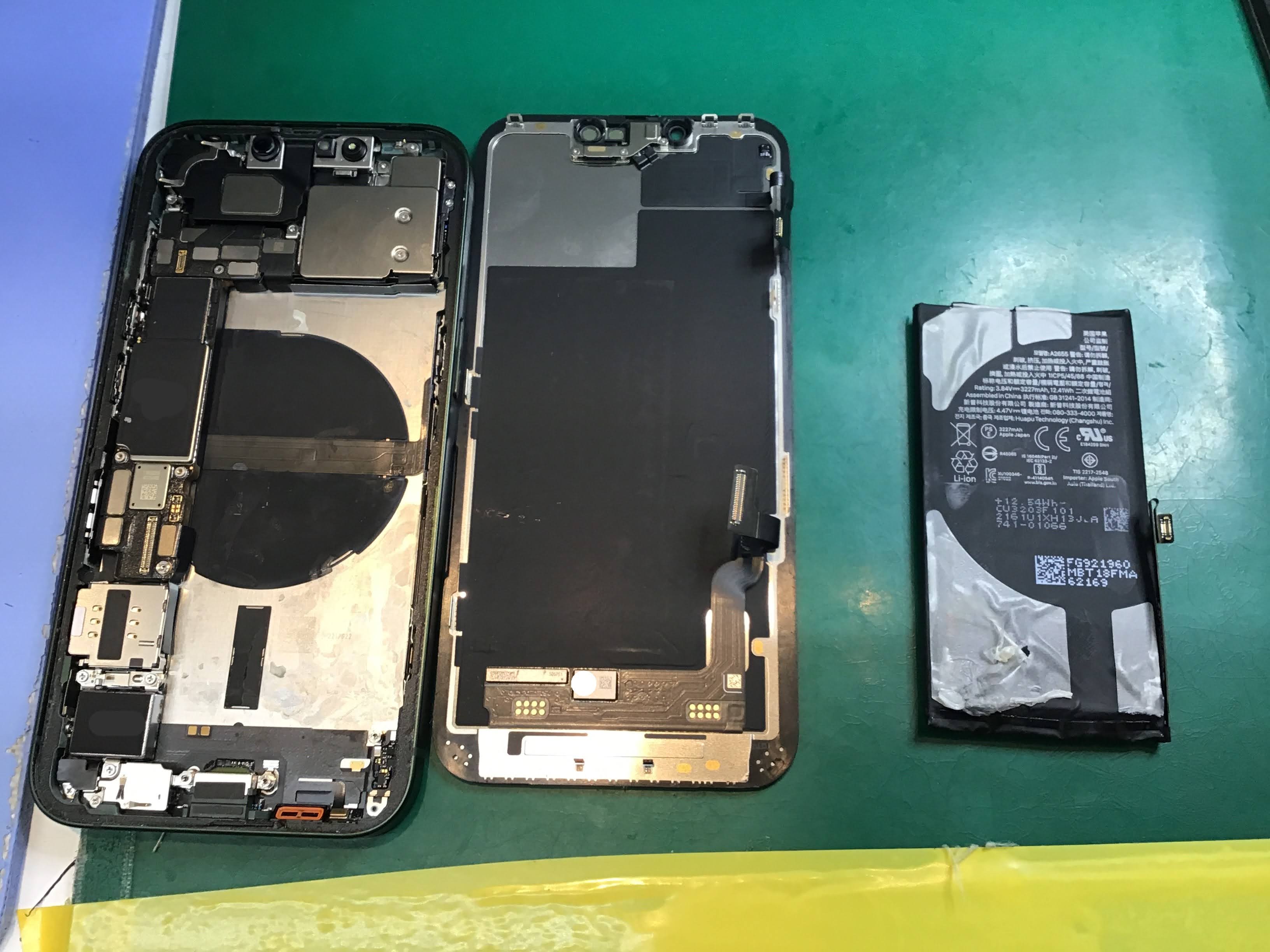 iPhone12PMのバッテリー交換は、データそのまま・即日修理のスマホ修理工房京王聖蹟桜ヶ丘ショッピングセンターB館店へ！