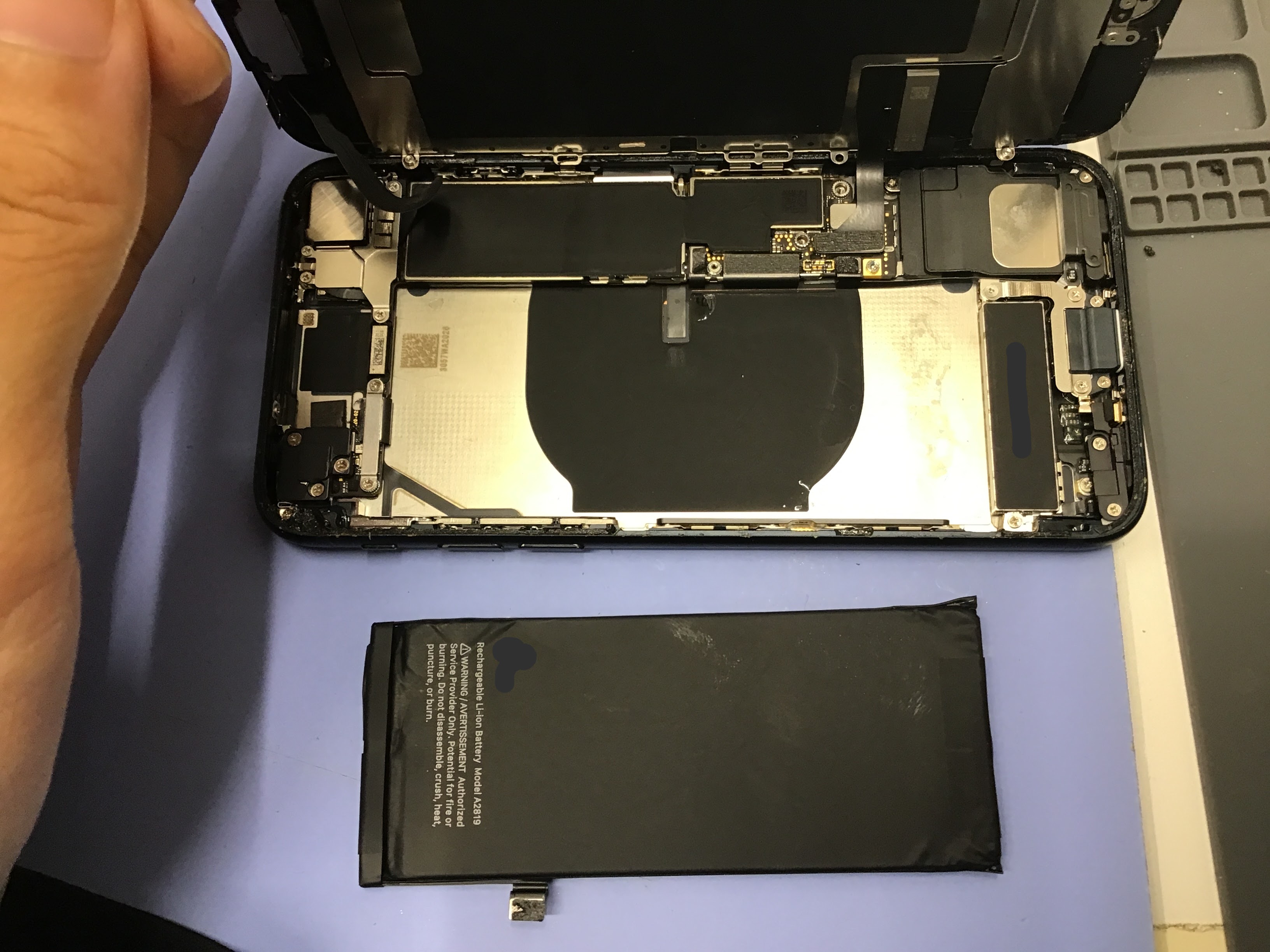 iPhoneSE3修理　データをそのまま・最短即日修理のスマホ修理工房八王子オクトーレ店にご相談ください！