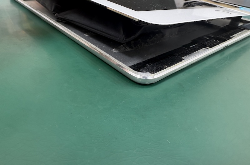 iPadPro9,7インチ 画面が全て空いてしまうほどの膨張、、、！！？？