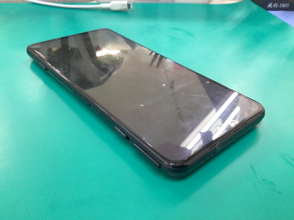 画面が真っ暗？電源が入らない？そんなときはスマホ修理工房二俣川店へ！