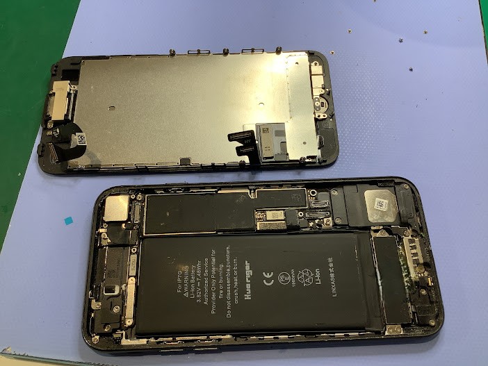 iPhone7の画面交換ならデータをそのまま・最短即日修理のスマホ修理工房ラザウォーク甲斐双葉店へ