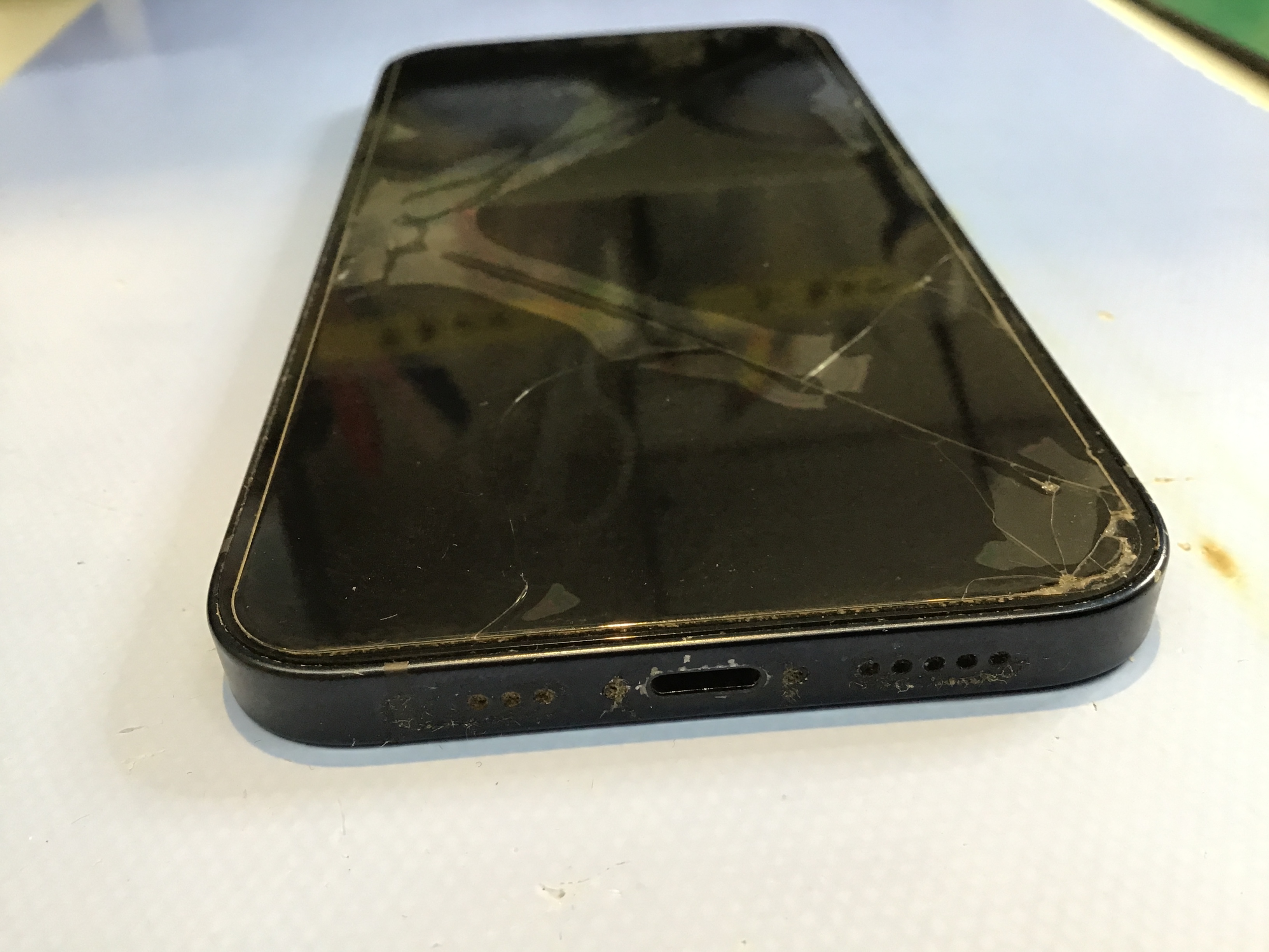 iPhone12のバッテリー交換は、データそのまま・即日修理のスマホ修理工房　西八王子店へ！