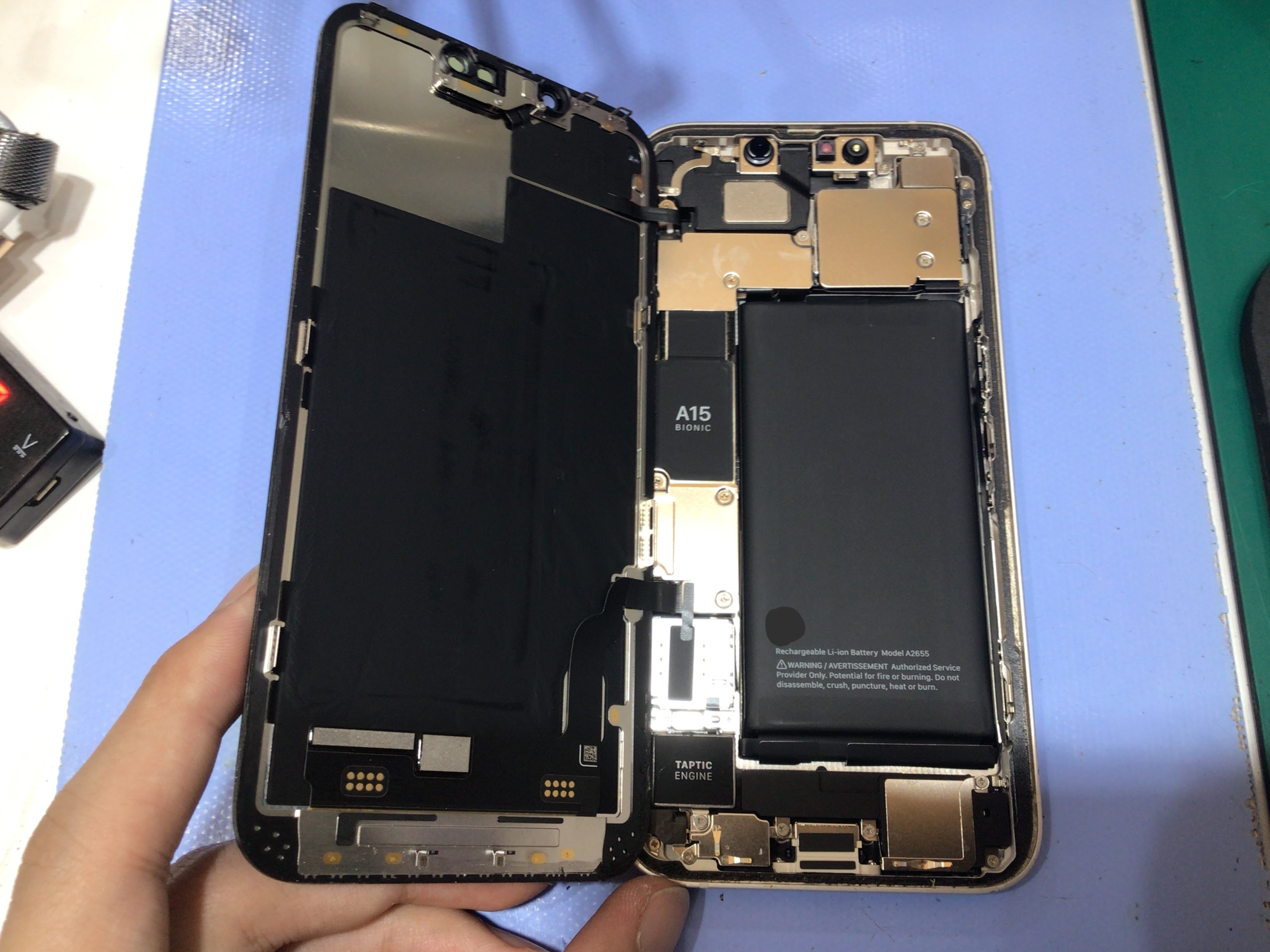 【イーアス高尾店】iPhone13のバッテリー交換（データそのまま！）｜電池がすぐ減る症状を最短60分で改善