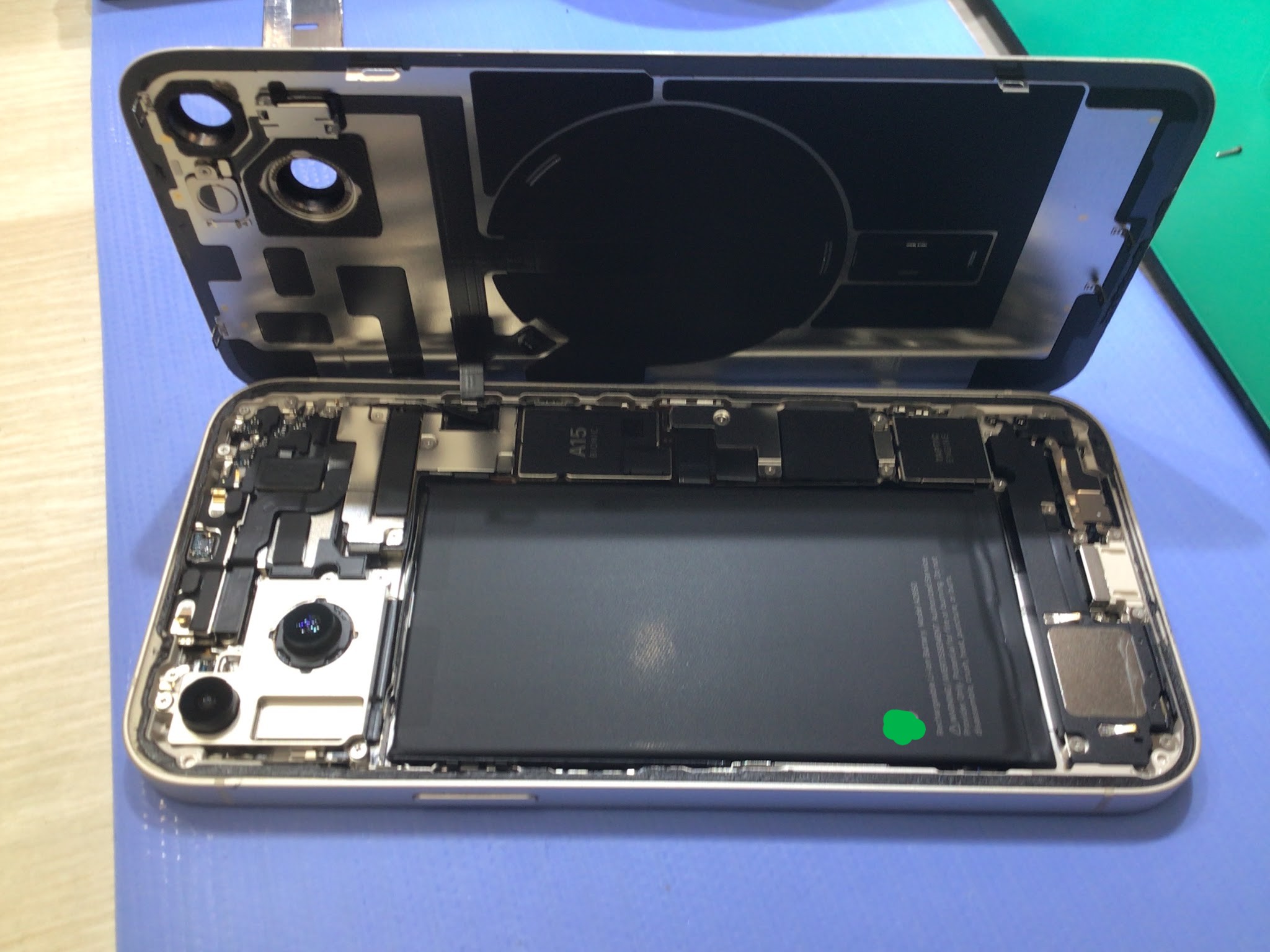 AQUOSsense3のバッテリー交換ならデータをそのまま・最短即日修理のスマホ修理工房二俣川店へ