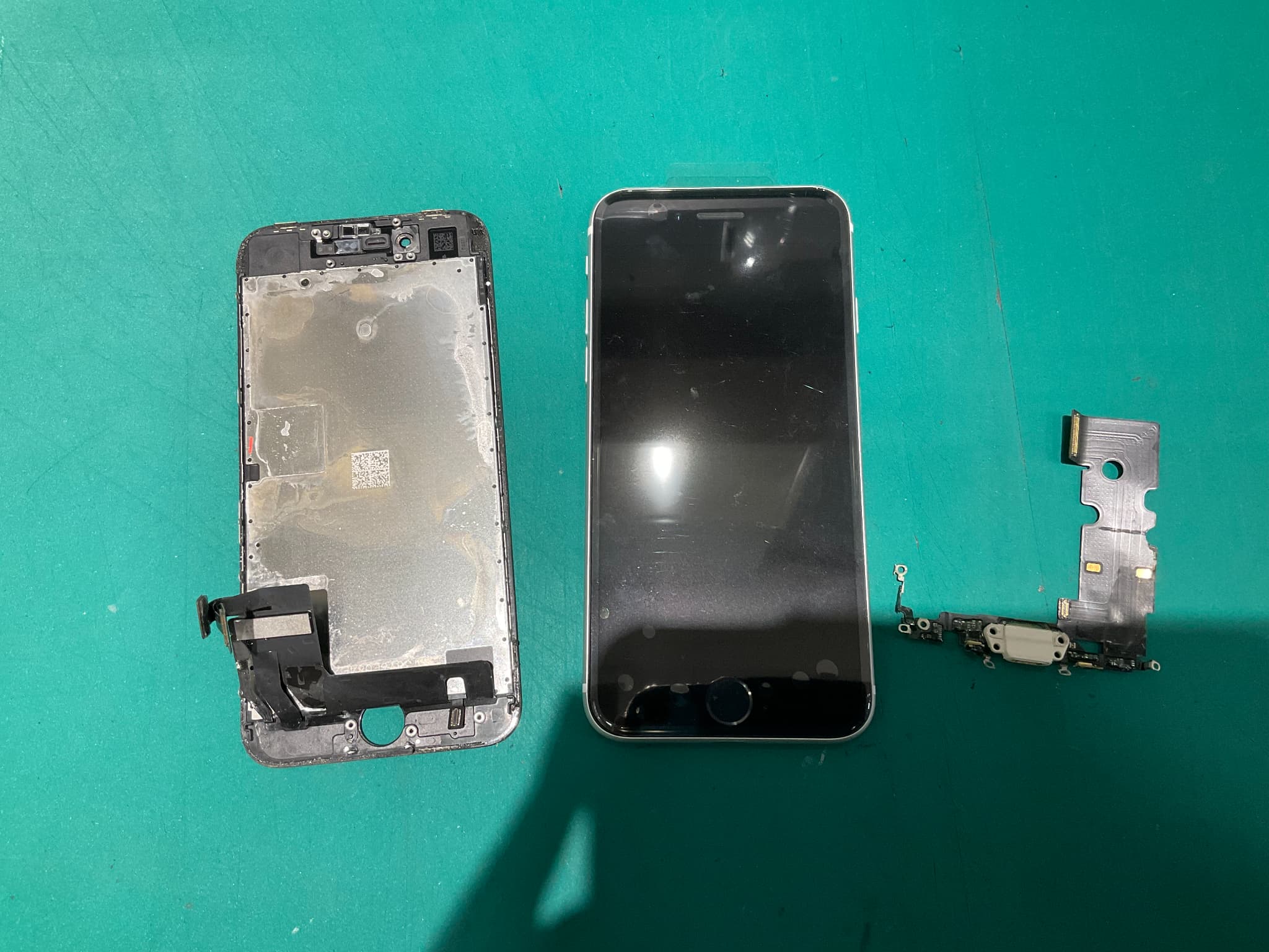 iPhone SE2 水没で電源が入らない状態に…　水没修理　スマホ修理工房新狭山店