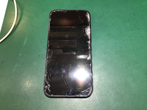iPhone 14ディスプレイ破損における機構解析と画面換装プロセスの検証