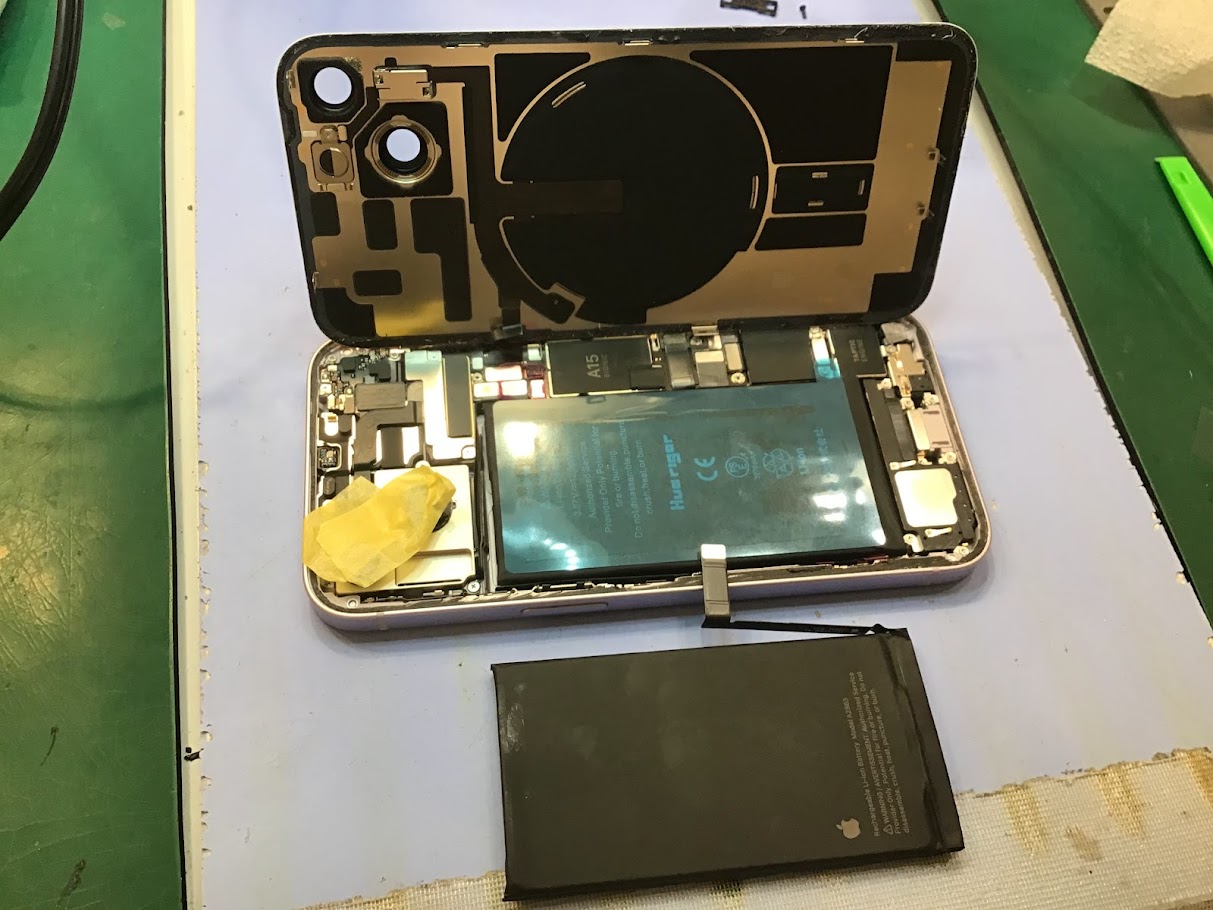 iPhone14のバッテリー交換ならデータそのまま修理可能なスマホ修理工房セレオ甲府店へ！