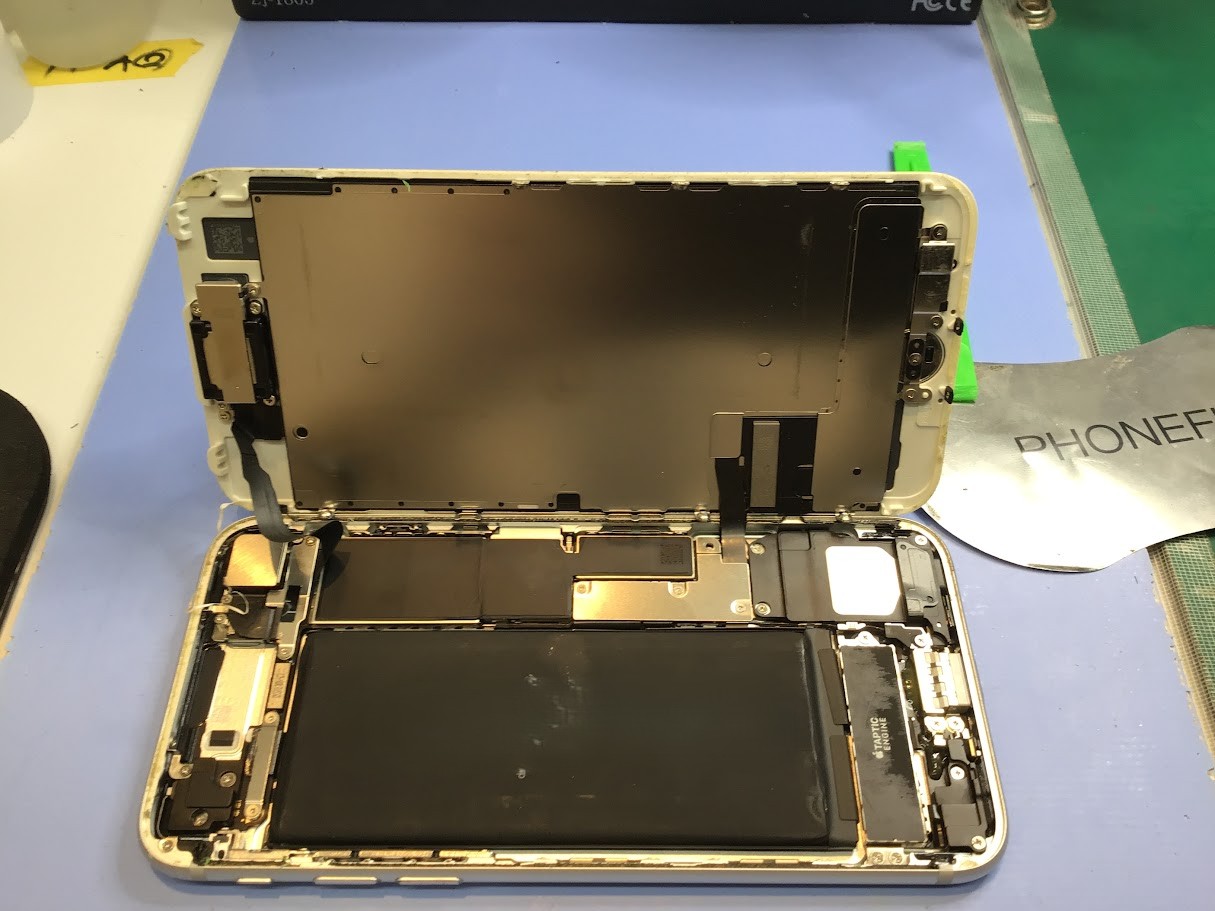 iPhoneSE2のバッテリー交換は、データそのまま・即日修理のスマホ修理工房京王聖蹟桜ヶ丘ショッピングセンターB館店へ！