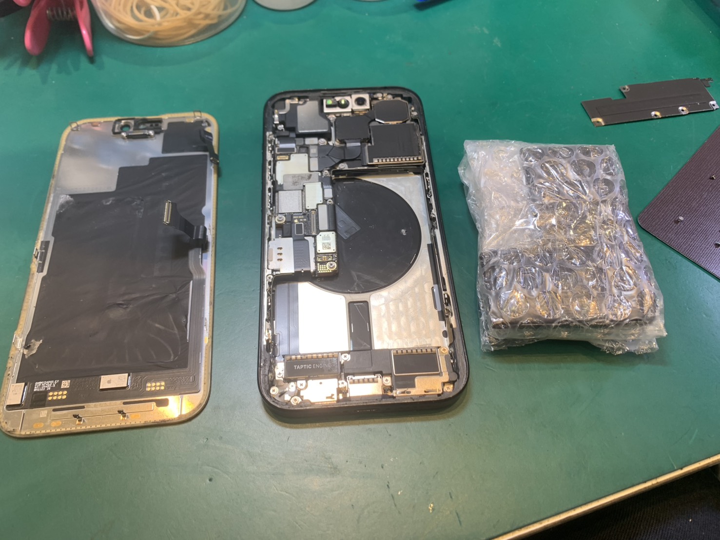 iPhone15Pro（アイフォーン15プロ）バッテリーの消耗が早い…バッテリー交換修理【登戸・向ケ丘遊園店】