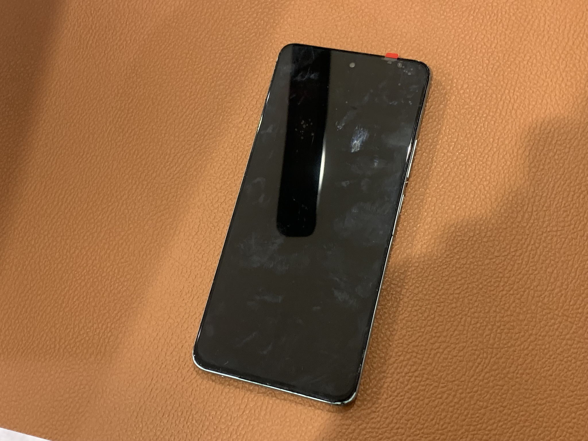 画面が割れてしまったOPPO A79(オッポ)のフロントパネル修理をご依頼頂きました!