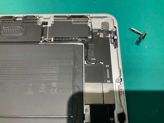 iPad 10 (アイパッド）　電源ボタンが押せなくなってしまった！？　スマホ修理工房新狭山店