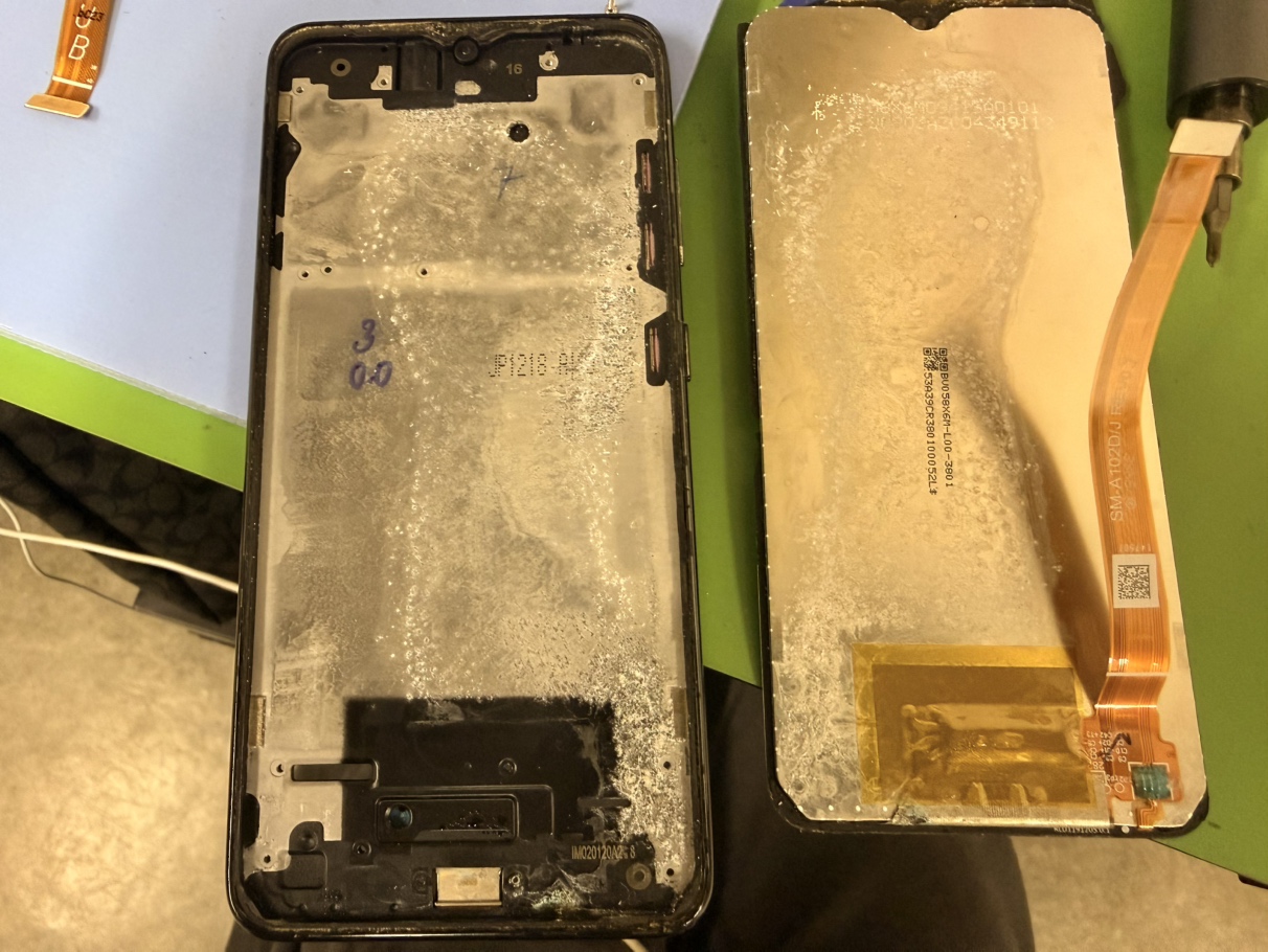 【中央林間店】水濡れ後から画面が映らなくなってしまったGalaxy A20の修理を行いました