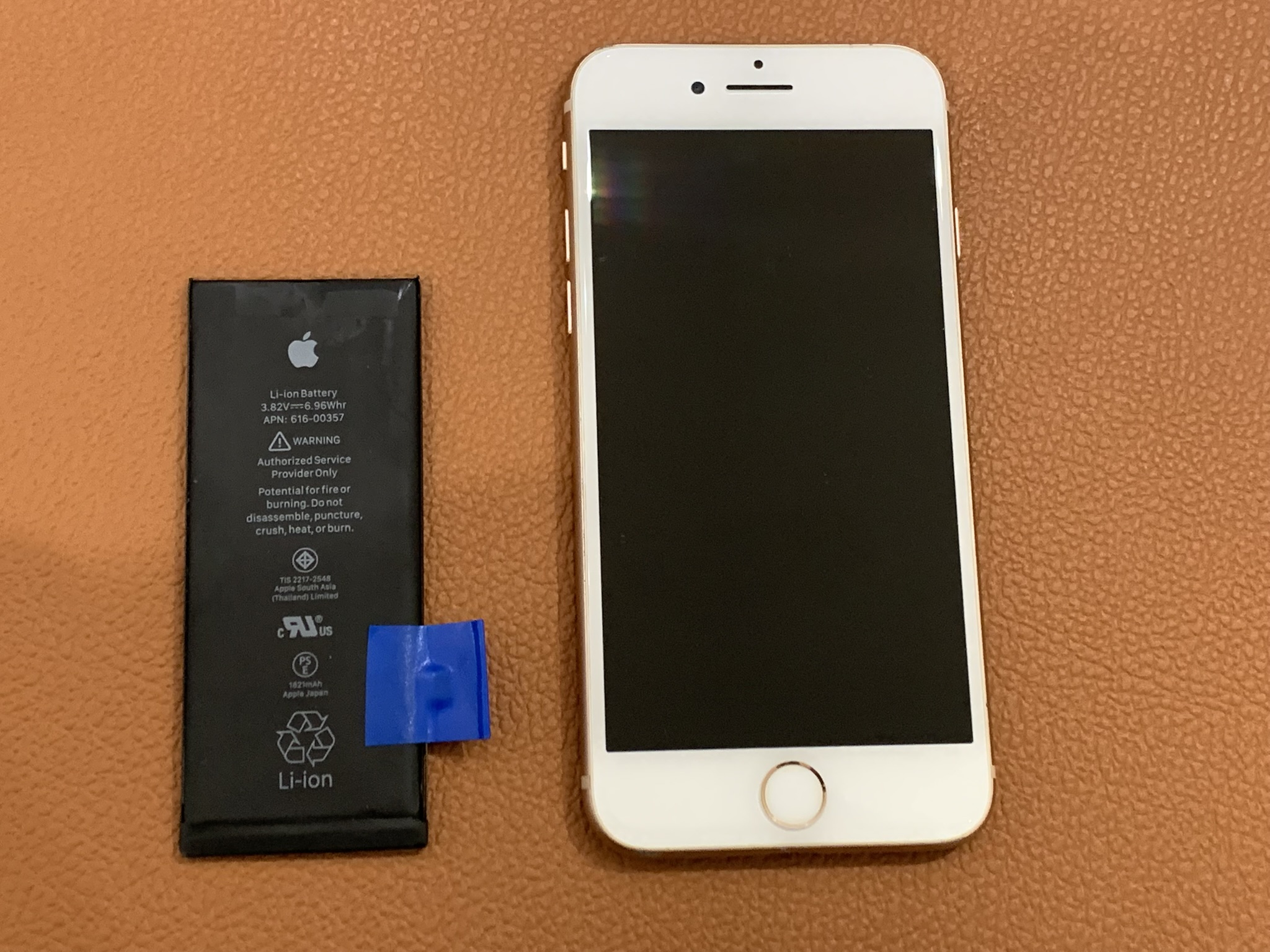 iPhone8（アイフォン）のバッテリー交換承りました！！