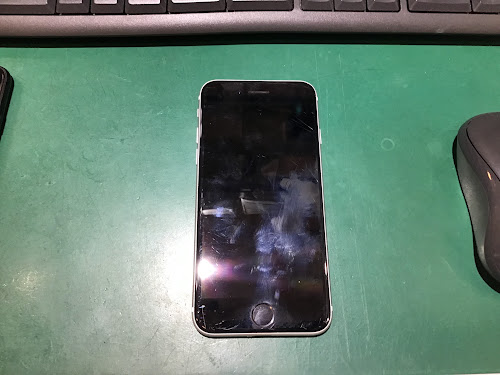 iPhone SE2の電池交換。「最大容量83%」でも急に電源が落ちる理由と、整備現場から