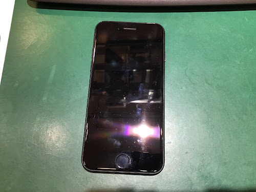 iPhone SE（第2世代）ディスプレイ換装作業における構成部品の移植手法と機能復元プロセス