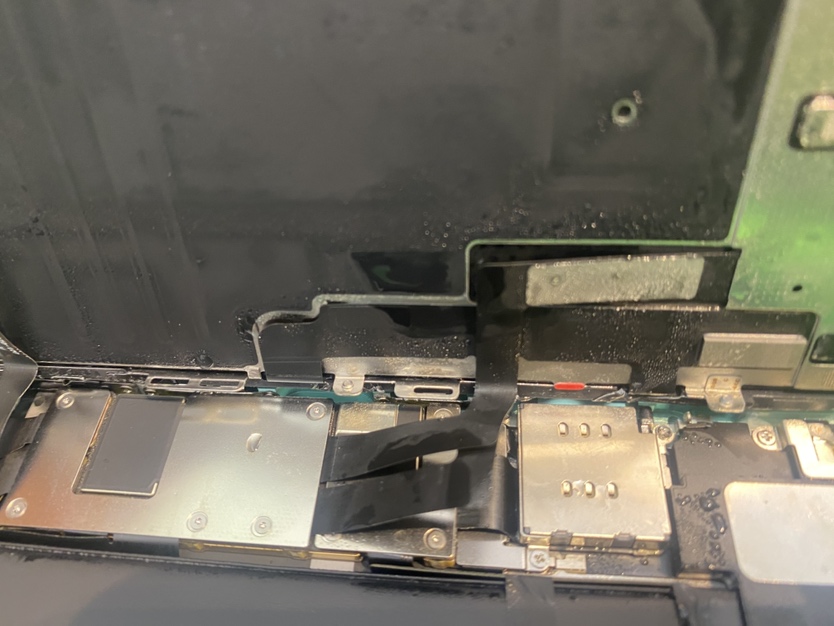 iPhoneが水没したら、、早めの対処が肝心です！！