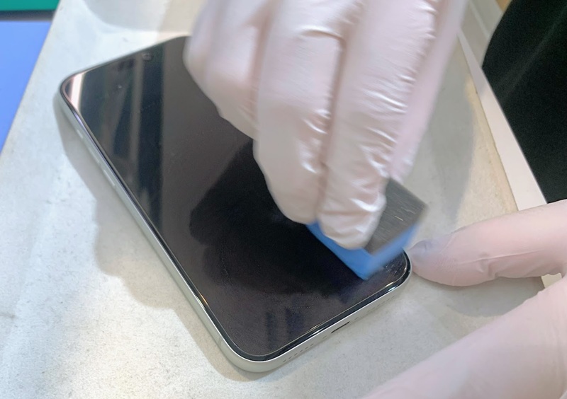 😱 スマホの画面はトイレより汚い！？やってはいけないNGなお手入れ方法