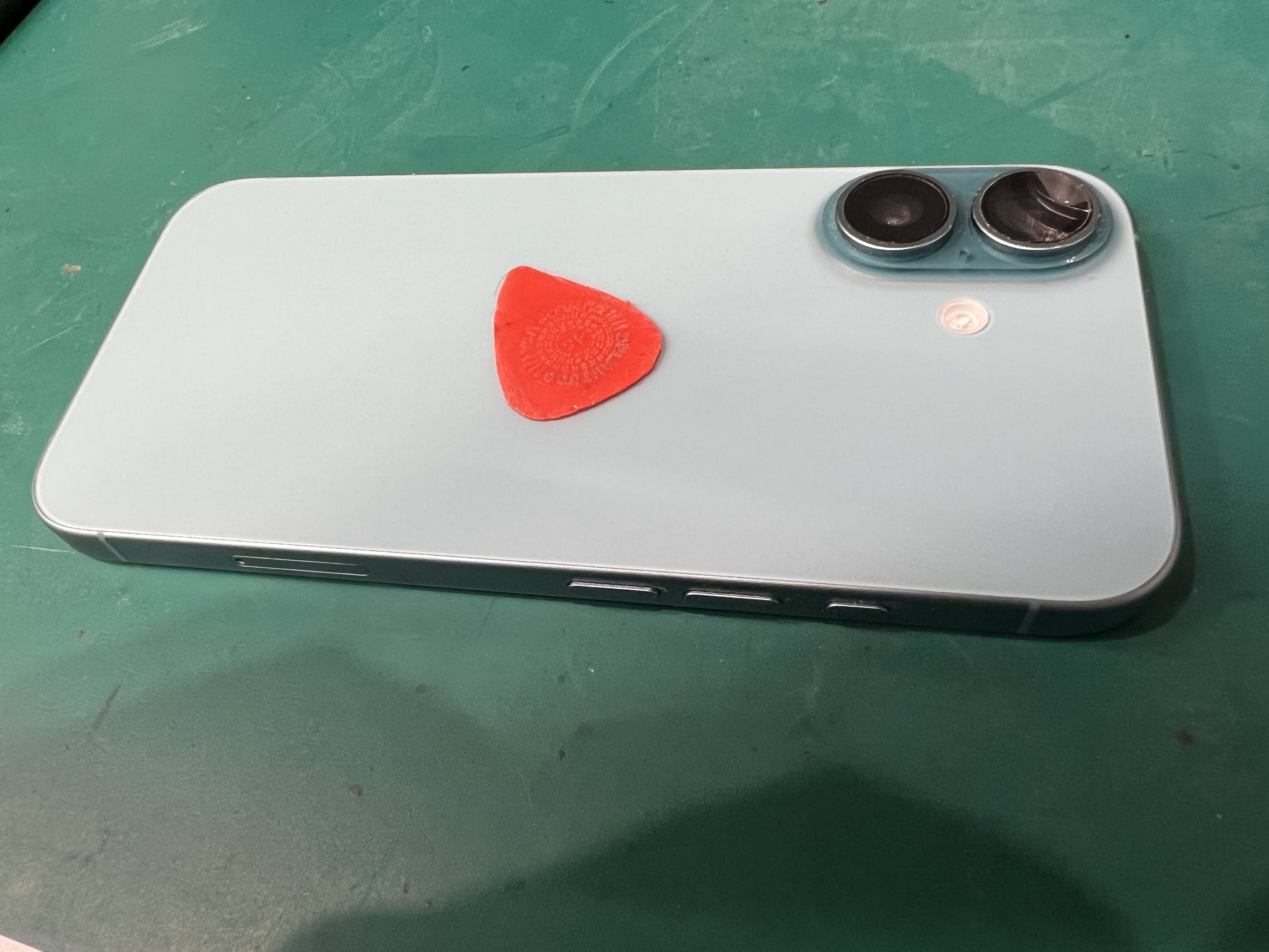 iPhone16(アイフォン)のレンズ割れ！カメラガラスレンズも交換できます。