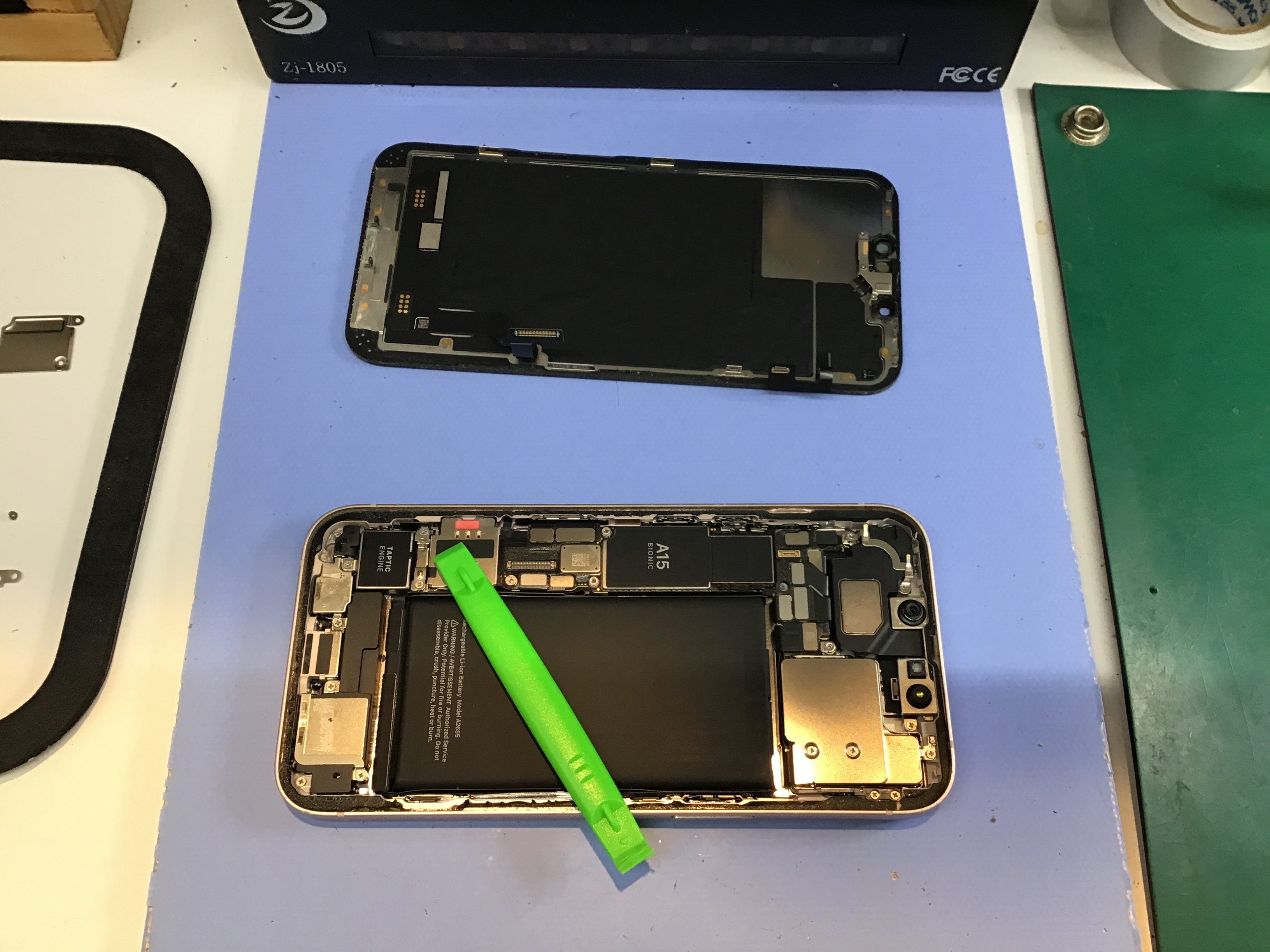 iPhone12のバッテリー交換は、データそのまま・即日修理のスマホ修理工房京王聖蹟桜ヶ丘ショッピングセンターB館店へ！