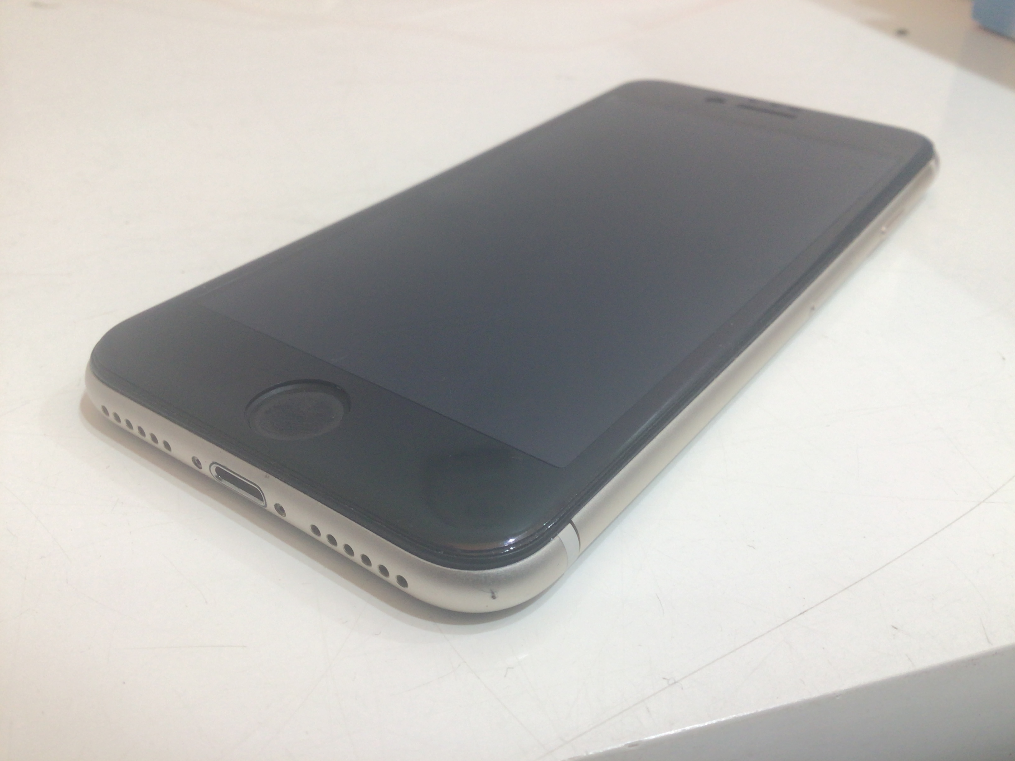 【イーアス高尾】iPhoneSE3　のバッテリー交換（データそのまま！）｜電池がすぐ減る症状を最短60分で改善