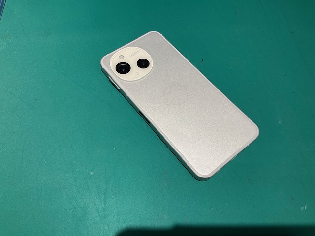 AQUOS sense9 画面パーツが浮いてしまう　画面パーツ圧着修理　スマホ修理工房新狭山店