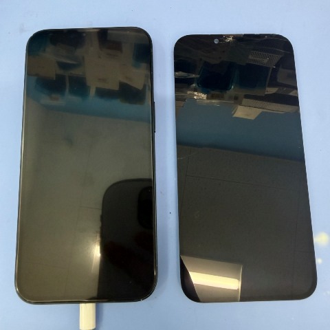 iPhone13 パネル交換