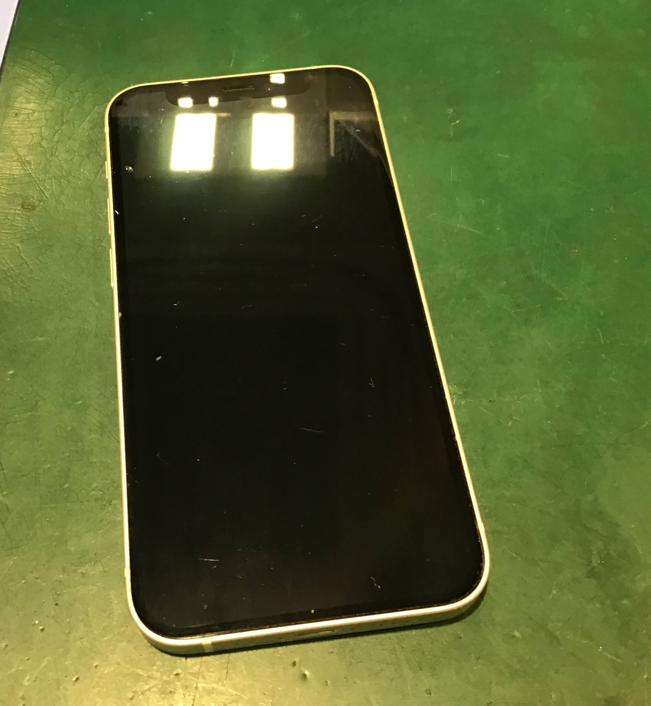 【iPhone12mini】膨張したバッテリーの交換を行いました｜スマホ修理工房 秋津店