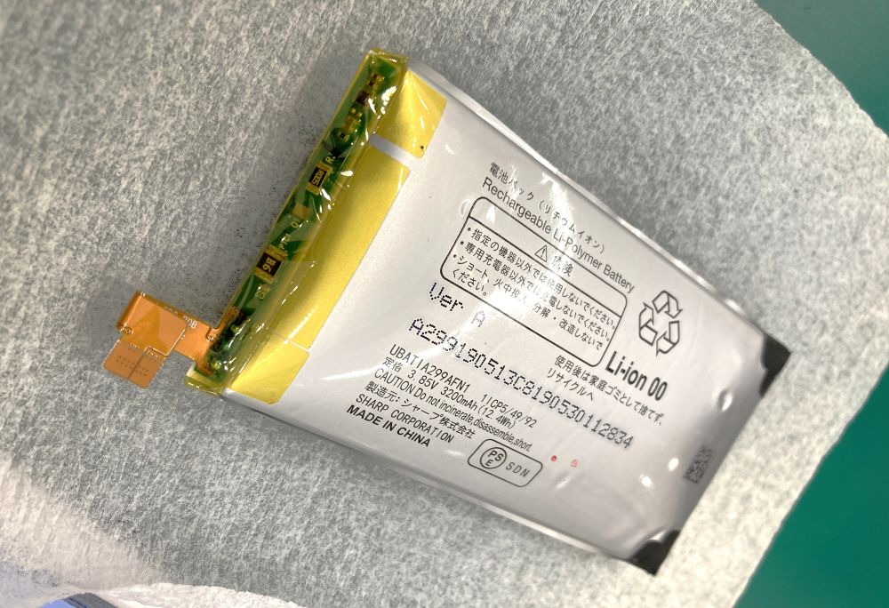 それ、バッテリー膨張の危険サインです！
