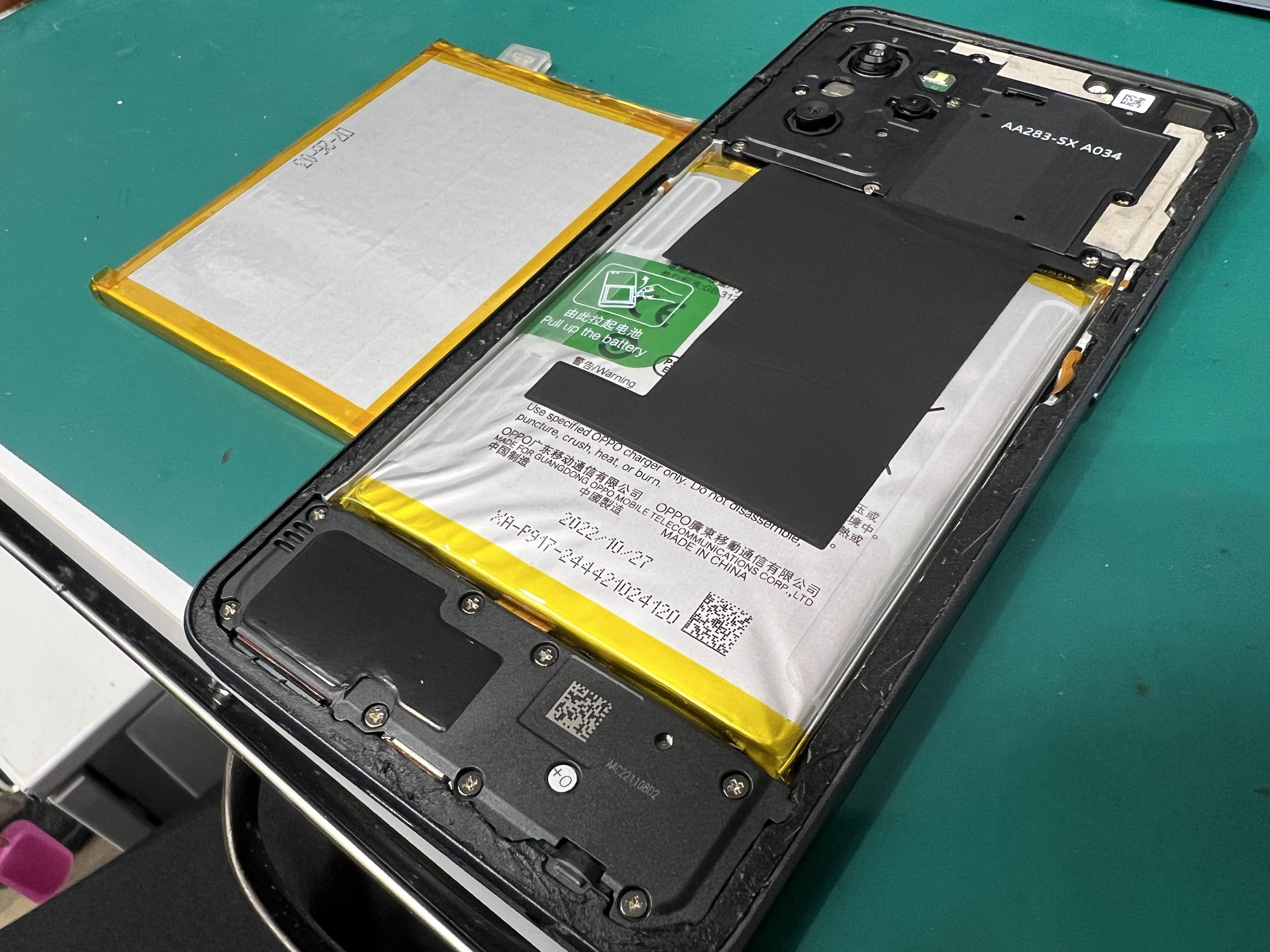 OPPO Reno7 A バッテリー膨張で画面浮きが発生｜バッテリー交換修理事例