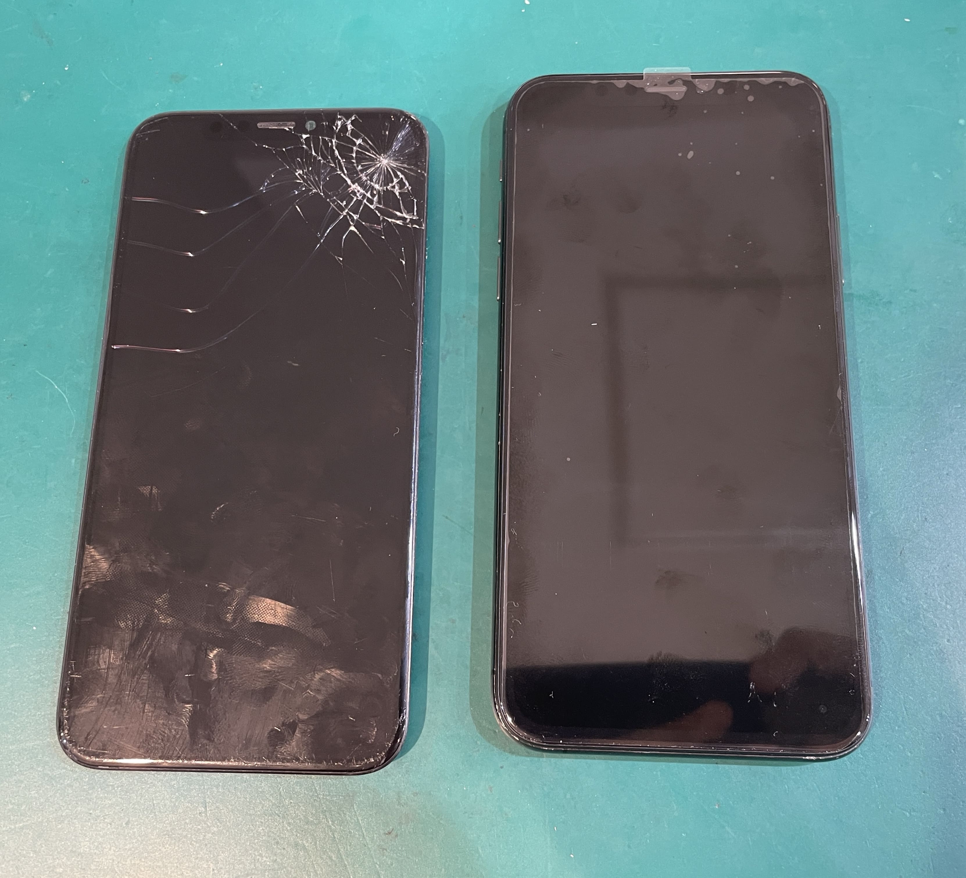 iPhone XSの画面交換　ガラス割れ　液晶漏れ　西部新宿駅周辺