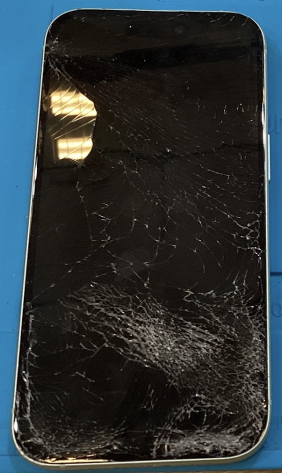 iPhone14の画面交換ならデータをそのまま・最短即日修理のスマホ修理工房中野ブロードウェイ店へ！