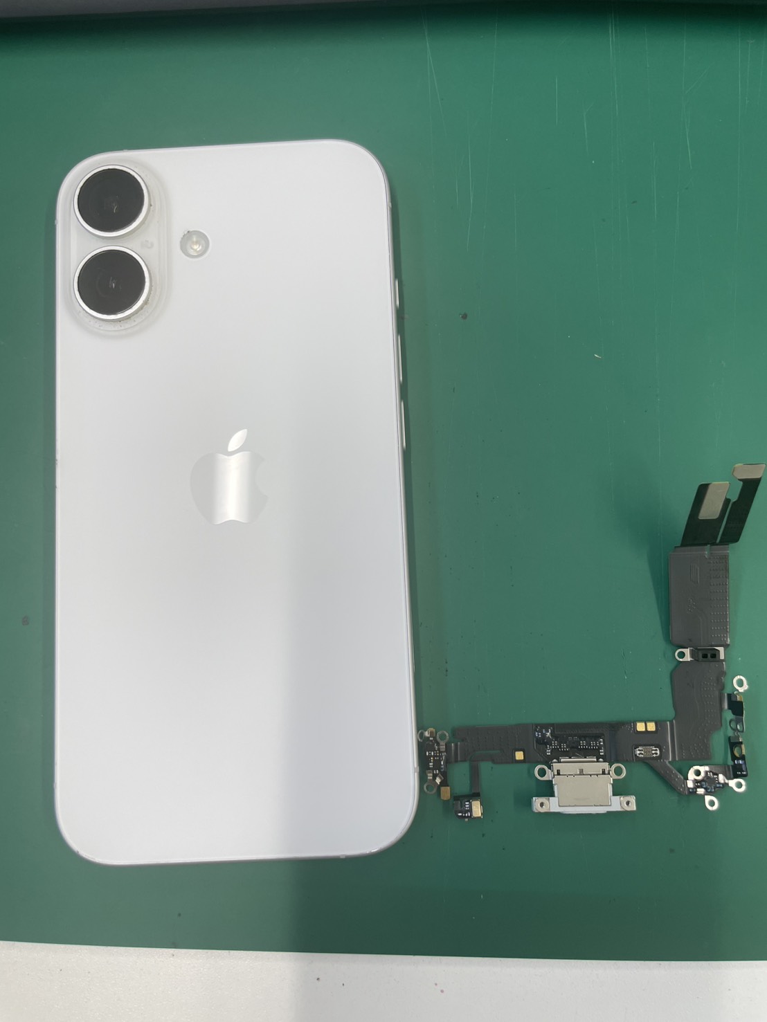 iPhone16の充電口の交換の修理を承りました-スマホ修理工房北朝霞店-