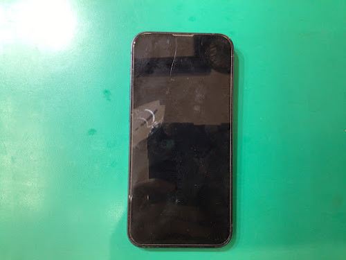 音は鳴るのに画面が真っ暗？そんなときはスマホ修理工房二俣川店へ！