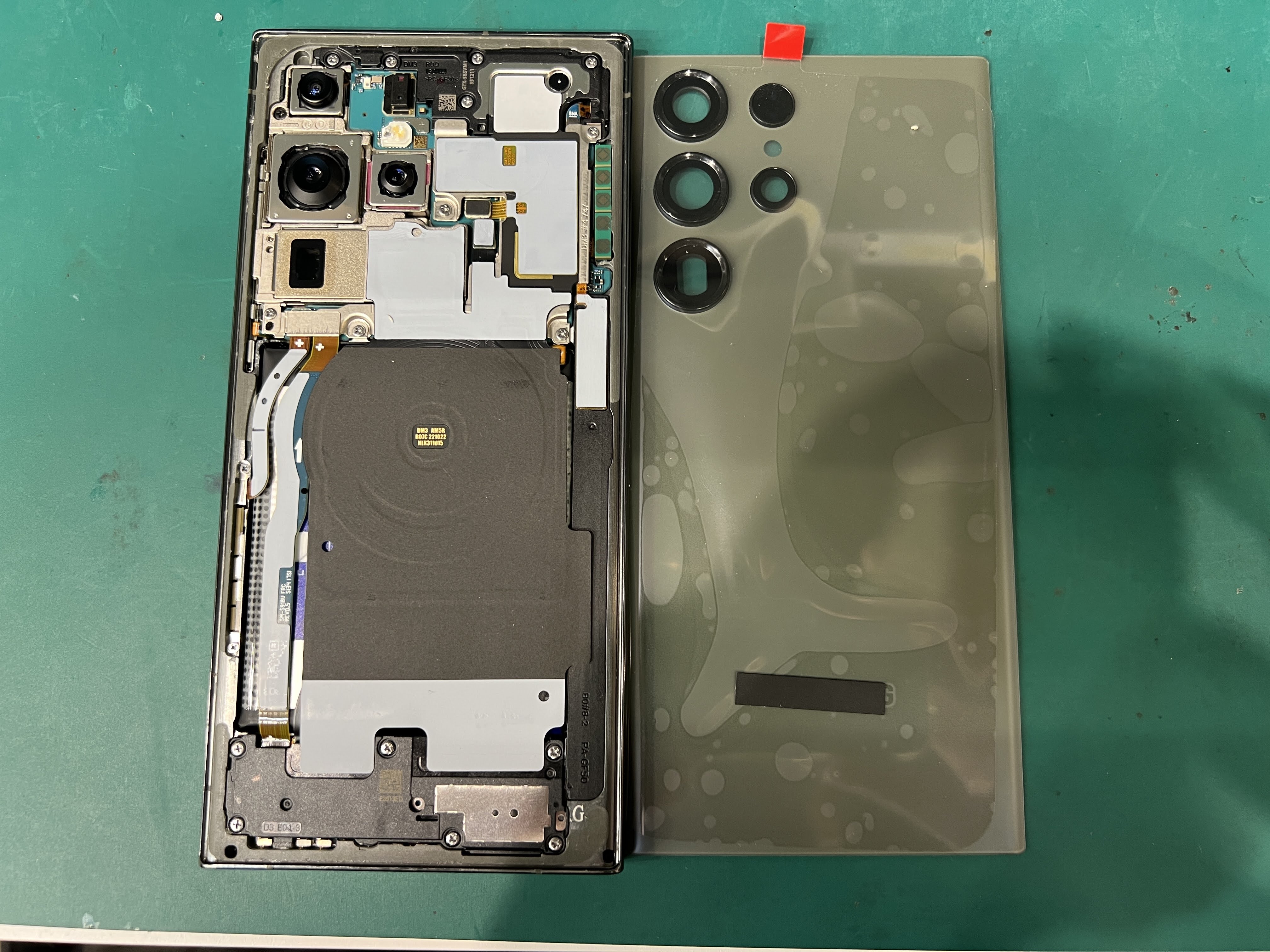 Galaxy S23 Ultra バックパネルが破損｜バックパネル交換修理事例