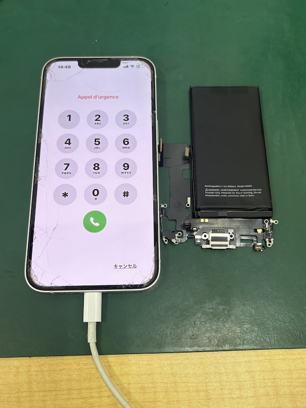 iPhone13 元々充電が上手くできなくて、朝起きたら起動出来なくなっていた、、😰
