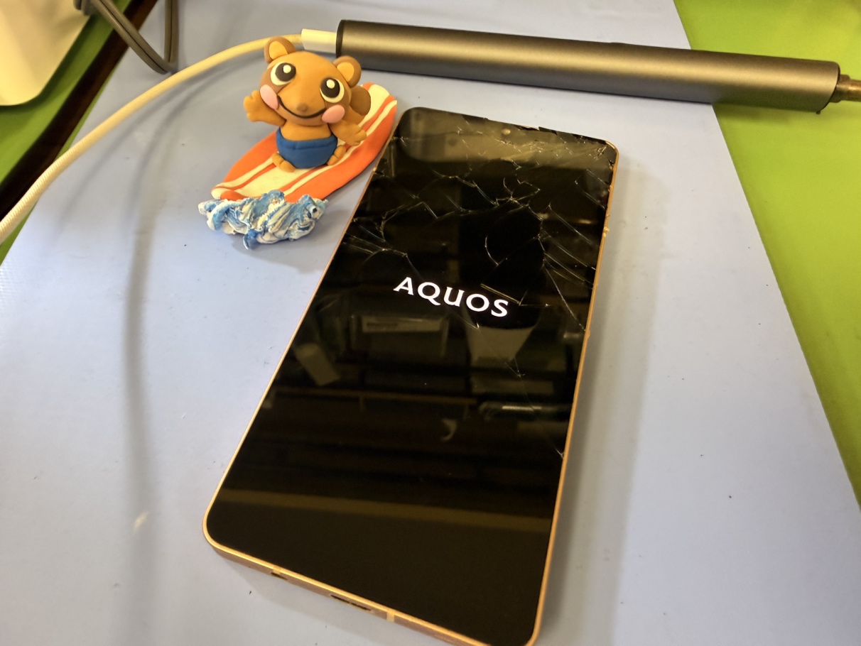 【中央林間】AQUOS sense6のガラス割れを画面交換で修理｜バッテリー交換・ガラスコーティングも施工