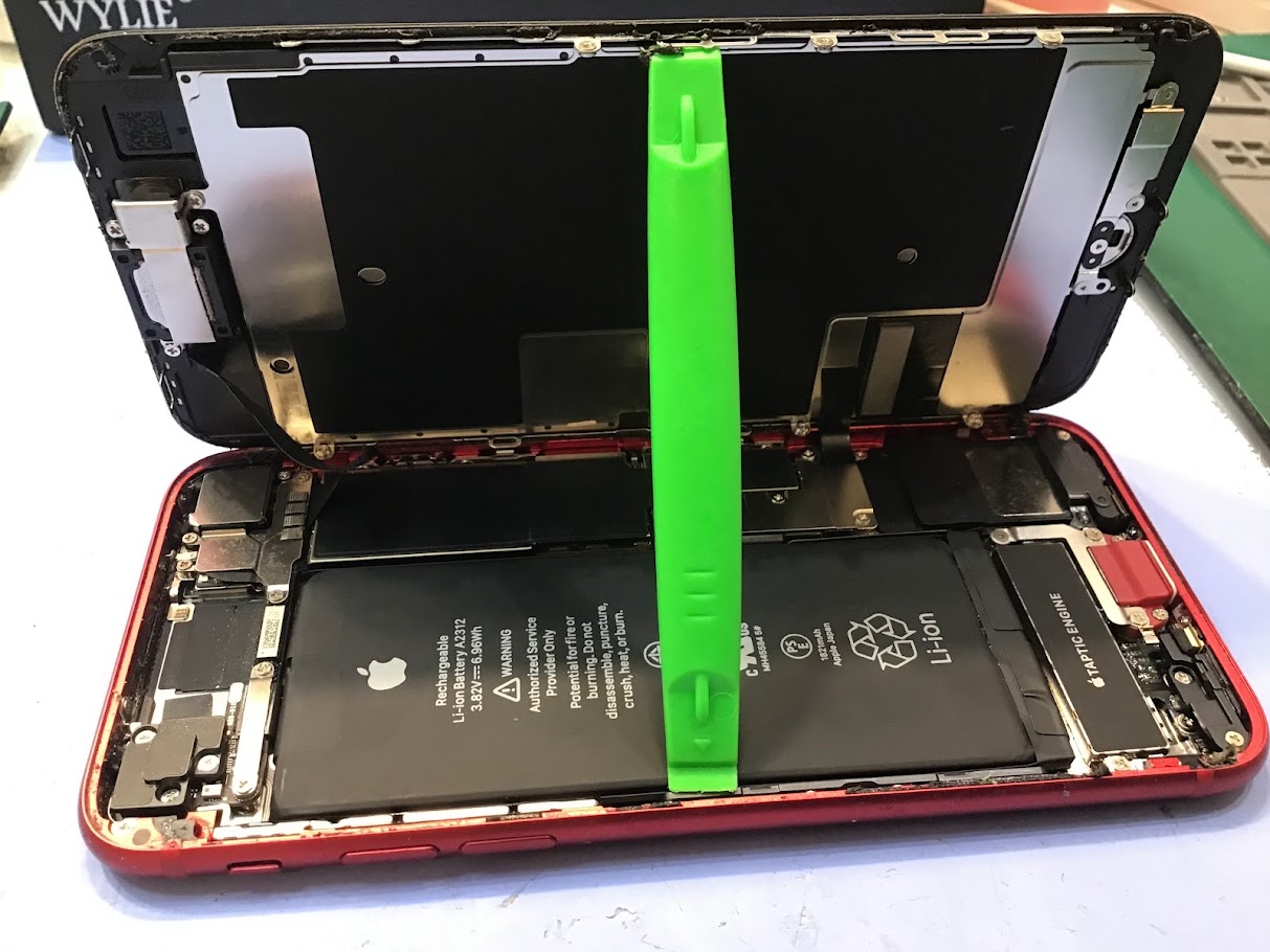 iPhoneSE2の画面交換ならデータそのまま修理可能なスマホ修理工房セレオ甲府店へ！