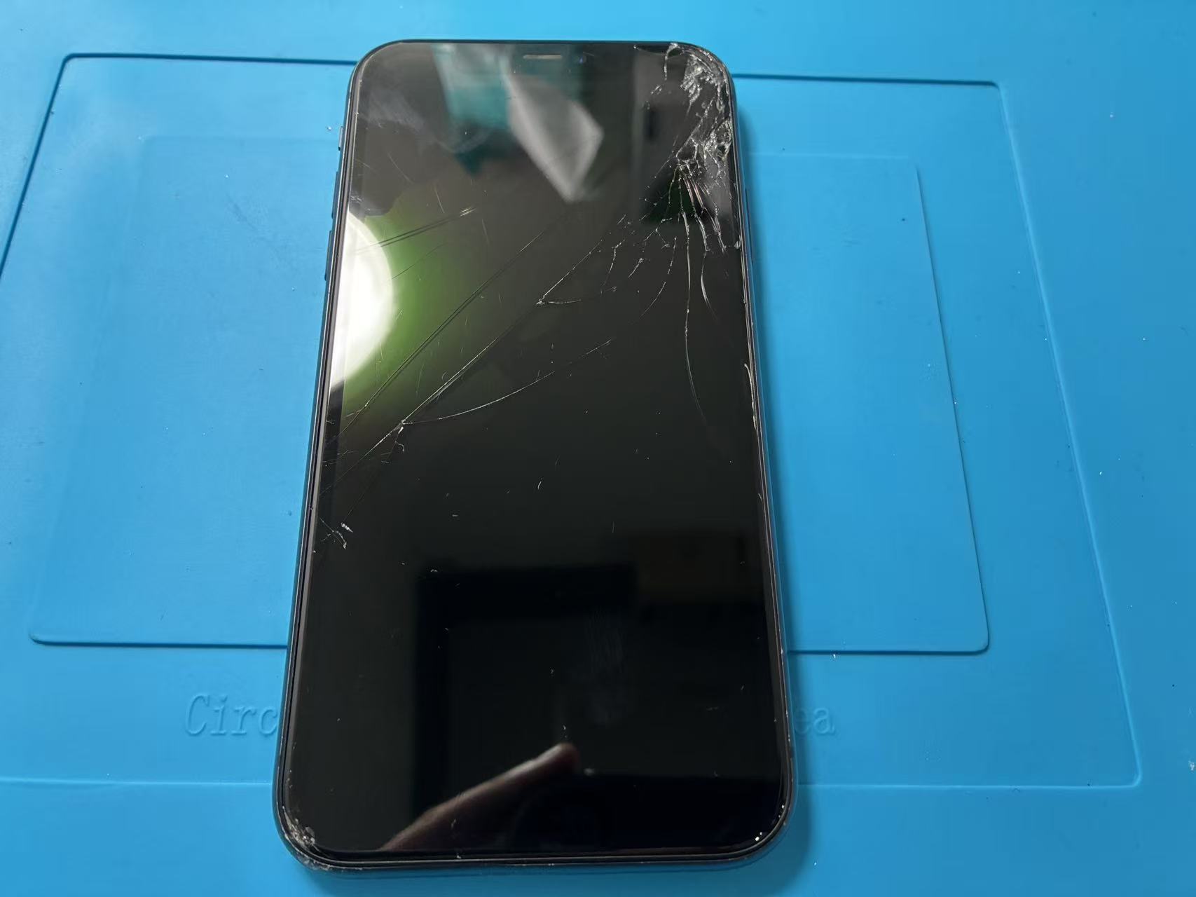 神戸市からお越しのお客様よりiPhone11の画面交換をご依頼いただきました！