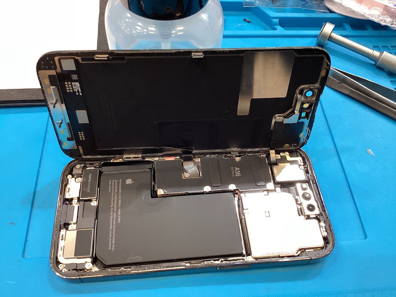 iPhone14Proの画面交換ならデータをそのまま・最短即日修理のスマホ修理工房グランデュオ蒲田店へ！