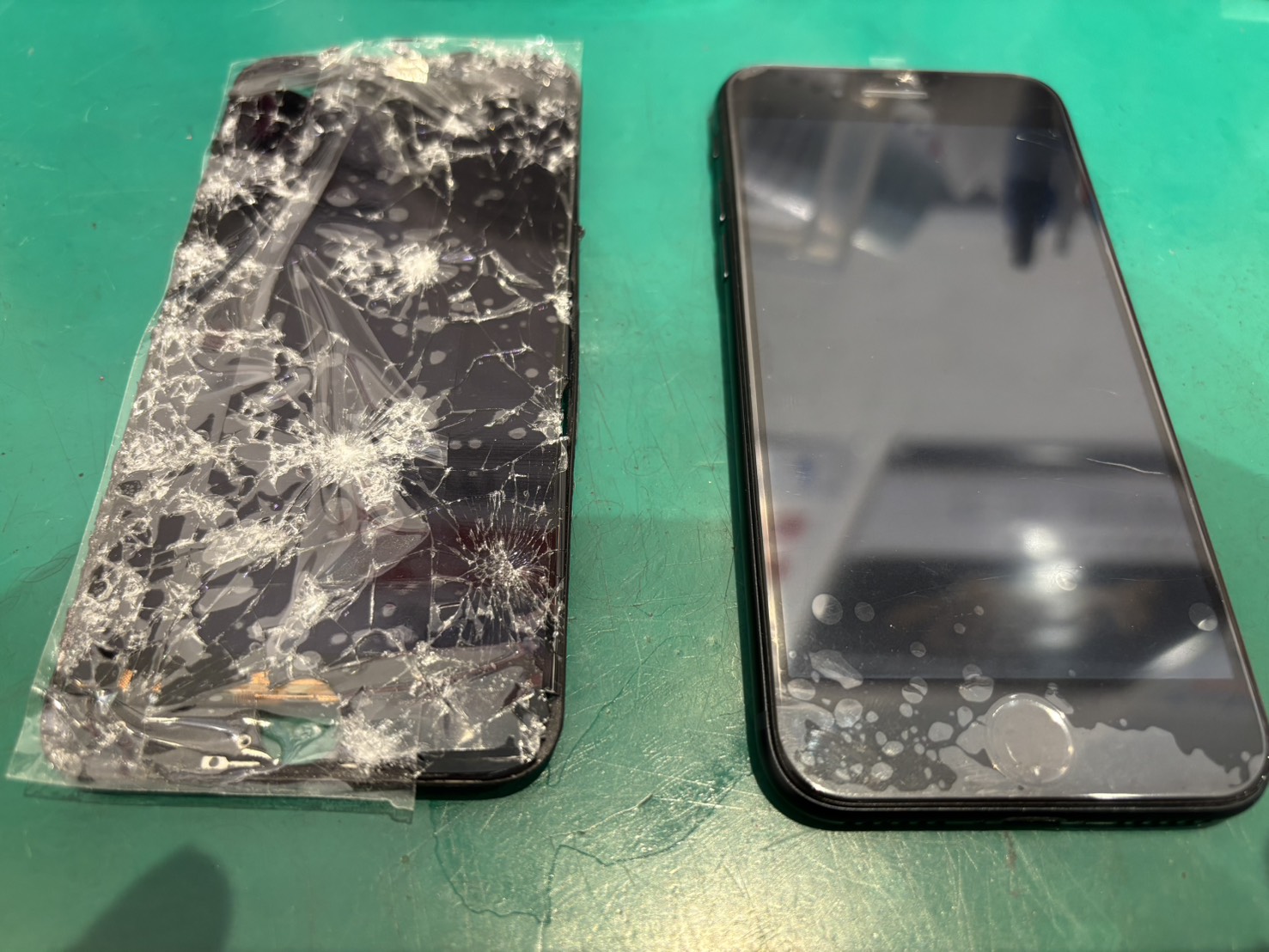 iPhoneSE2（アイフォーンエスイーツー）画面割れ・全面表示不良による画面交換【登戸・向ケ丘遊園店】