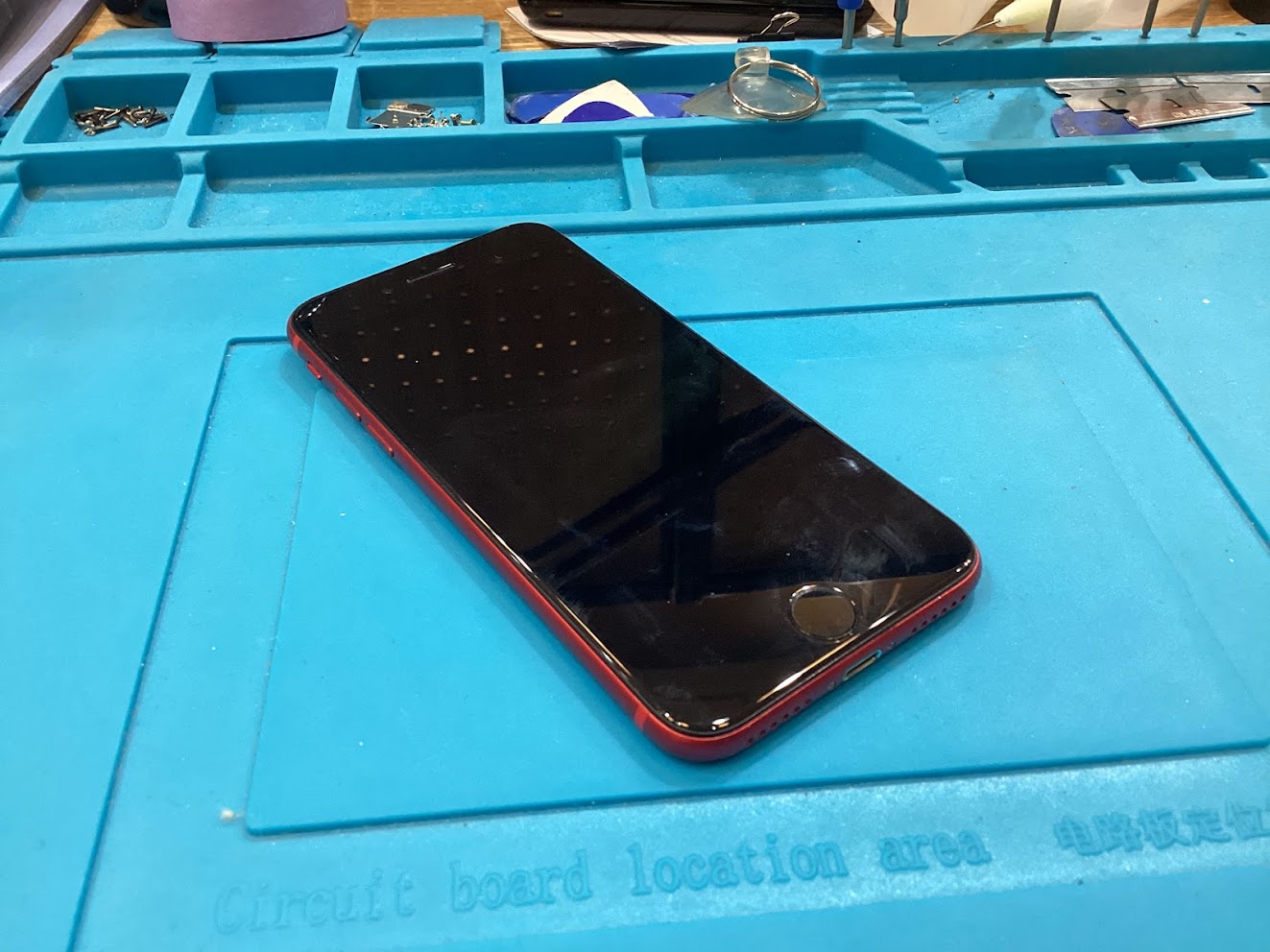 iPhoneSE2の画面交換ならデータをそのまま・最短即日修理のスマホ修理工房町田モディ店へ！