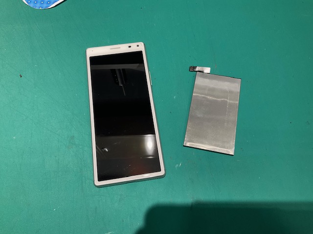 狭山市、川越市、入間市で Xperia8 のバッテリー交換ならスマホ修理工房新狭山店にお任せください！