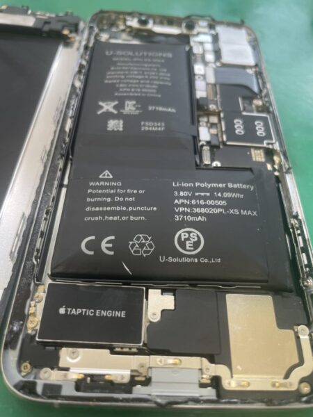 iPhoneX バッテリー膨張　交換修理【スマホ修理工房 上野店】へ!!