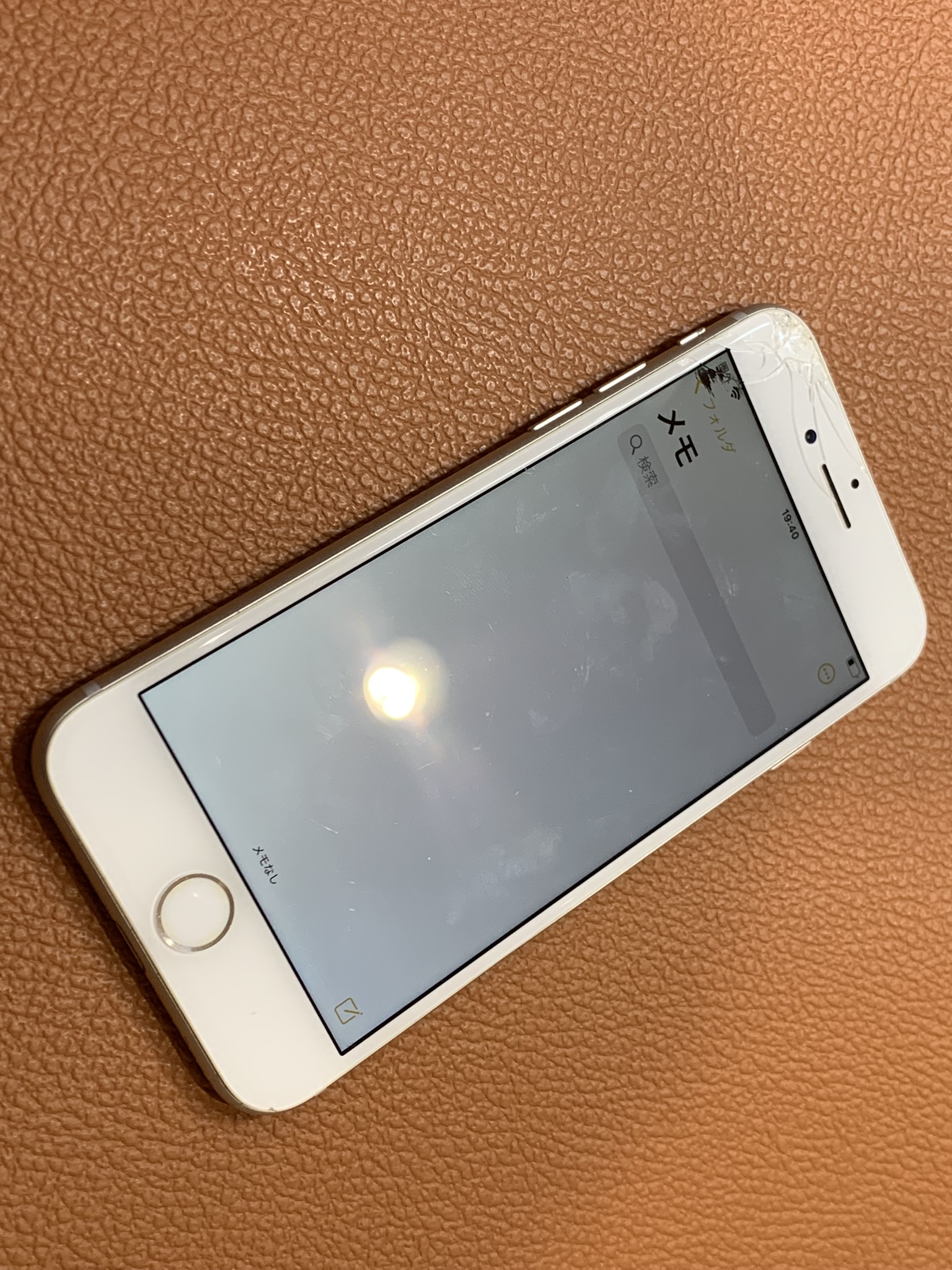 ガラスが割れ、液晶不良が出てしまったiPhone8（アイフォン）画面交換を承りました！