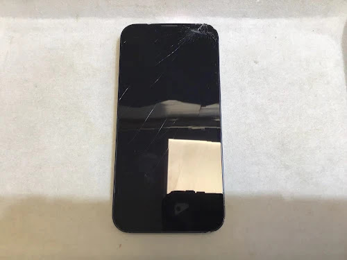 iPhone 14における前面パネル損傷時の内部構造特性とディスプレイ表示・入力機能の復元工程